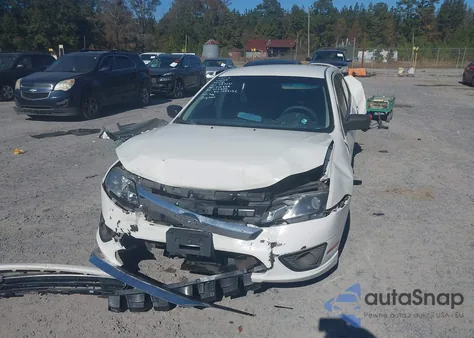 2011 Ford Fusion S z USA, uszkodzony, nr VIN 3FAHP0GA3BR337297